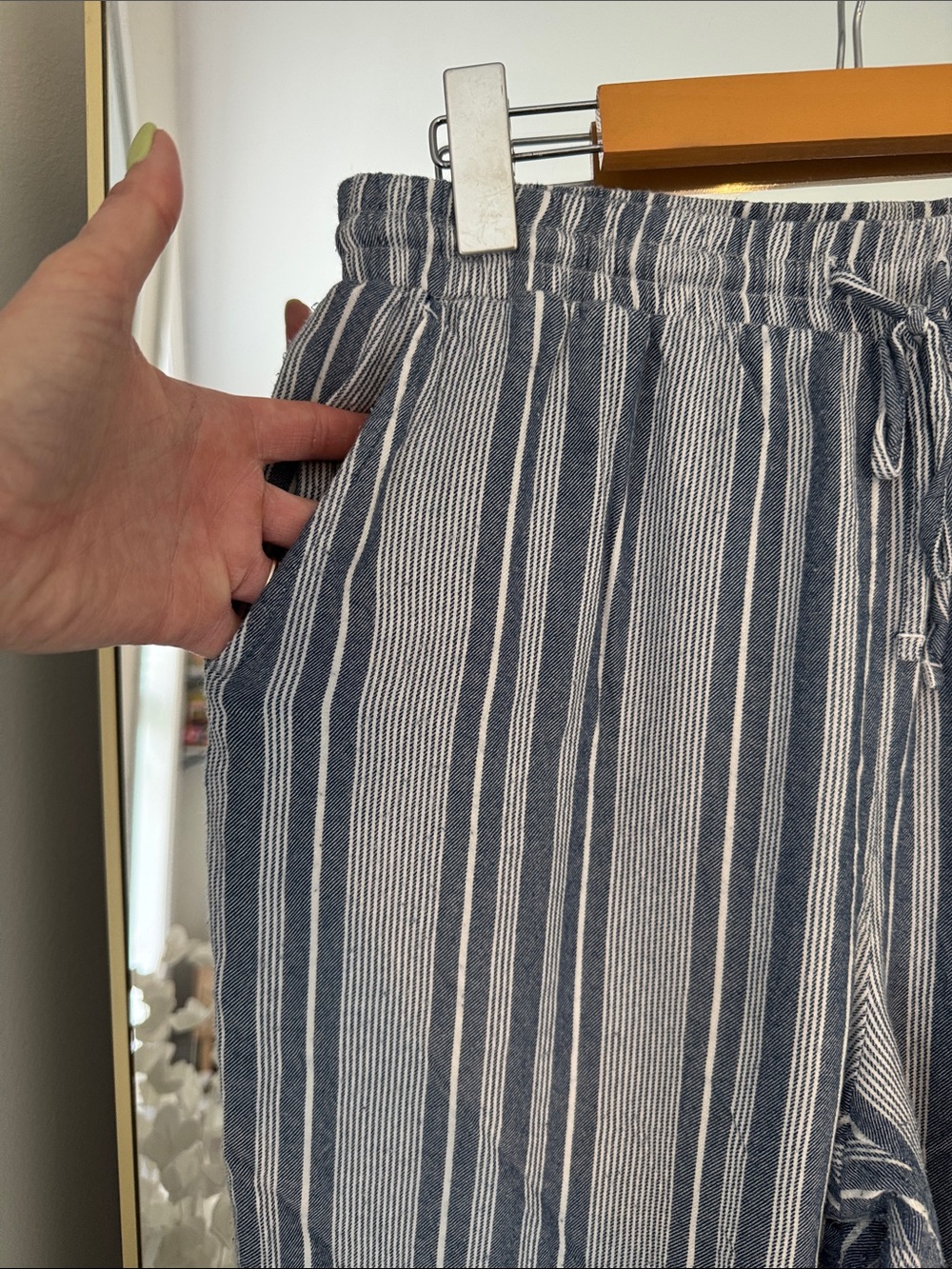 AE Flowy Striped Drawstring Pants - Picture 3 of 10
